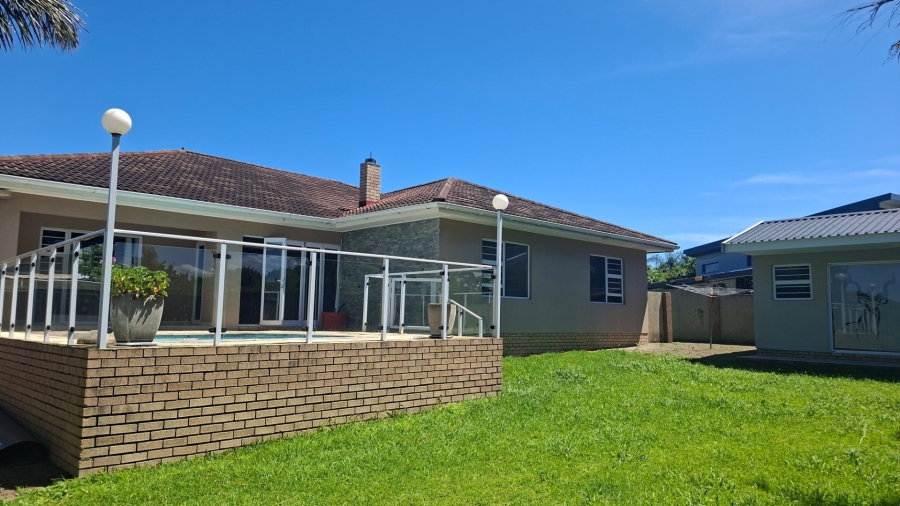 4 Bedroom Property for Sale in Sunrise On Sea Eastern Cape